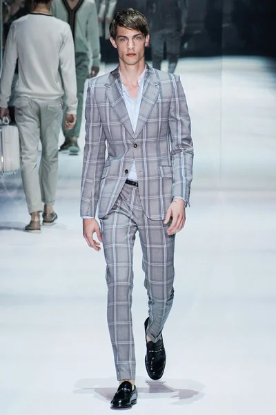 Look 19